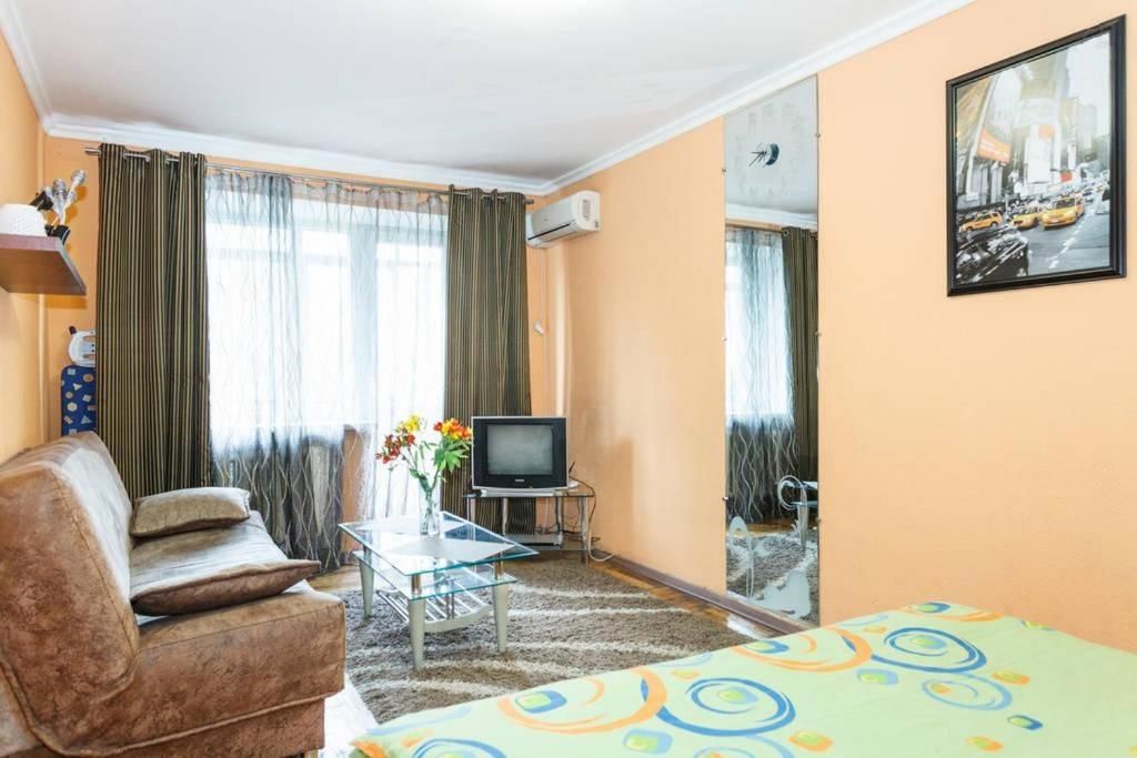 Апартаменты Apartment on Sobornyi Avenue 143 near Intourist Hotel Запорожье-20