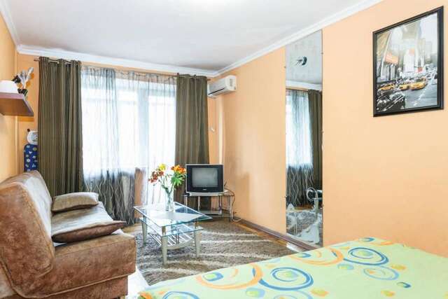 Апартаменты Apartment on Sobornyi Avenue 143 near Intourist Hotel Запорожье-6
